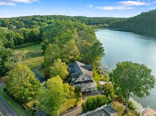 203 Twin Lakes Road, North Branford, CT 06471
