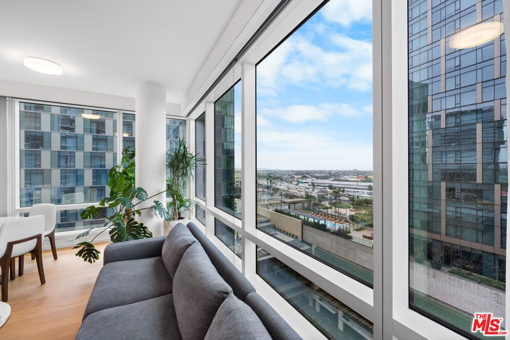Image 13 of property listing at 877 Francisco Street 1128, Los Angeles, CA 90017