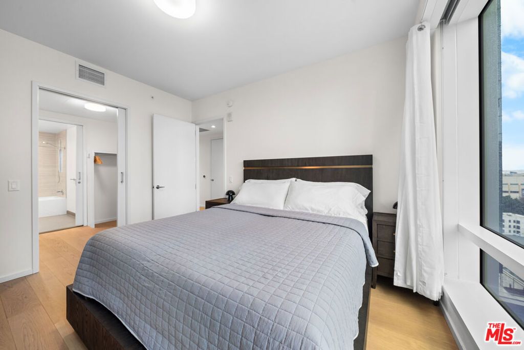 Image 16 of property listing at 877 Francisco Street 1128, Los Angeles, CA 90017