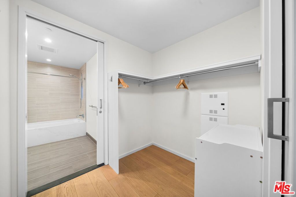 Image 17 of property listing at 877 Francisco Street 1128, Los Angeles, CA 90017