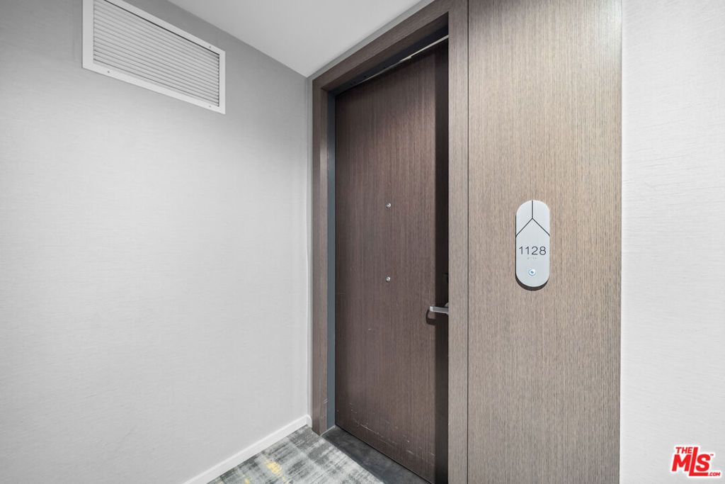 Image 20 of property listing at 877 Francisco Street 1128, Los Angeles, CA 90017