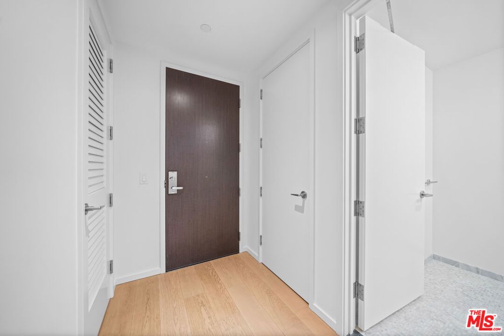 Image 22 of property listing at 877 Francisco Street 1128, Los Angeles, CA 90017