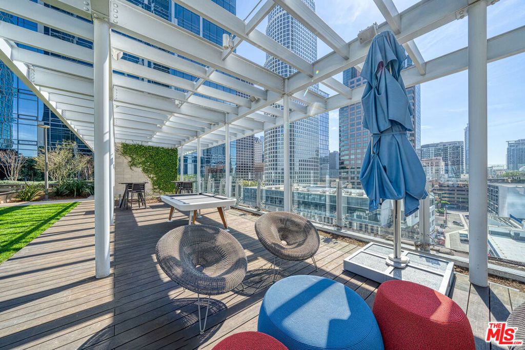 Image 37 of property listing at 877 Francisco Street 1128, Los Angeles, CA 90017