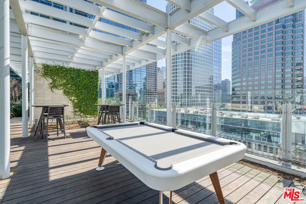 Image 38 of property listing at 877 Francisco Street 1128, Los Angeles, CA 90017
