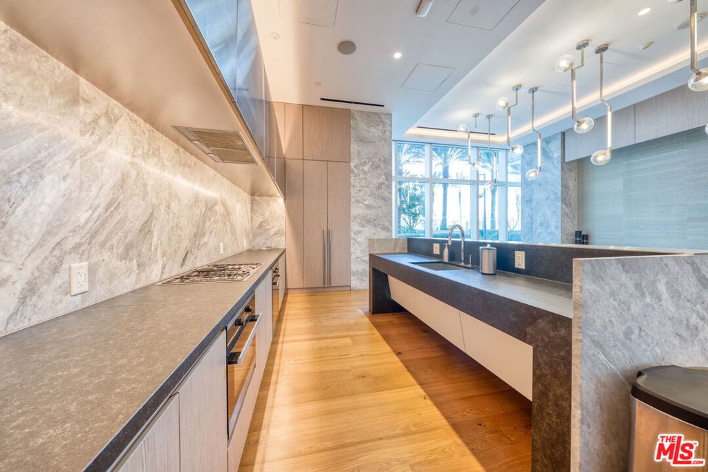Image 43 of property listing at 877 Francisco Street 1128, Los Angeles, CA 90017