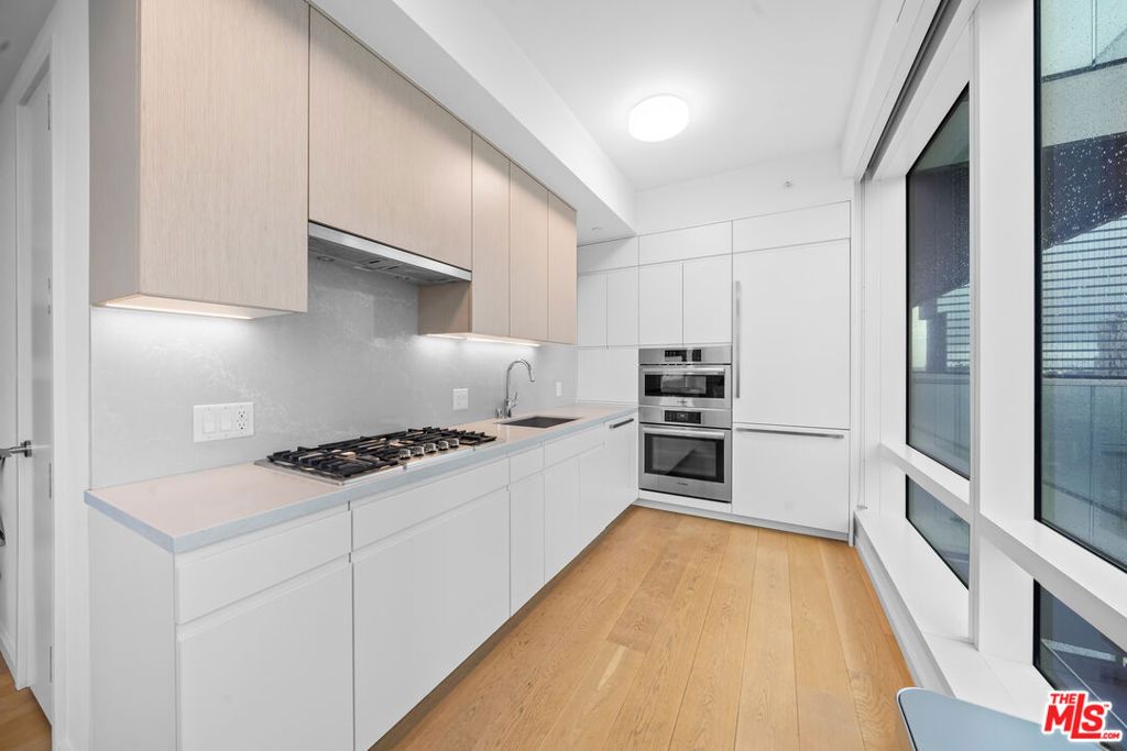 Image 7 of property listing at 877 Francisco Street 1128, Los Angeles, CA 90017