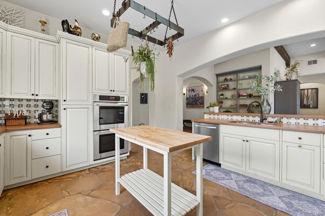 5604 MARIOLA Place NE, Albuquerque, NM 87111