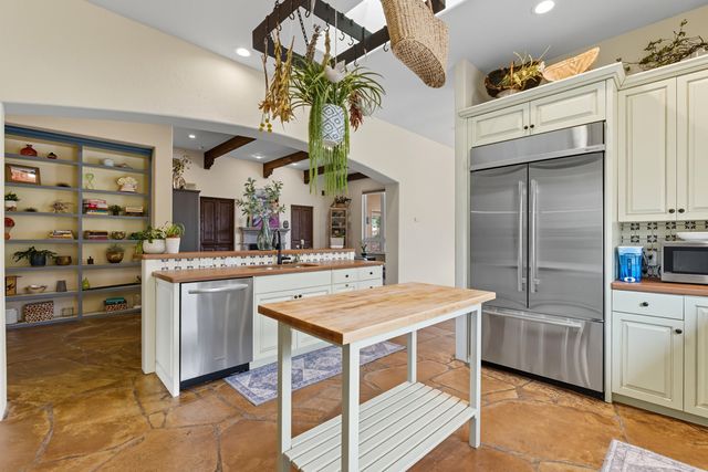 5604 MARIOLA Place NE, Albuquerque, NM 87111