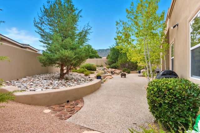 5604 MARIOLA Place NE, Albuquerque, NM 87111