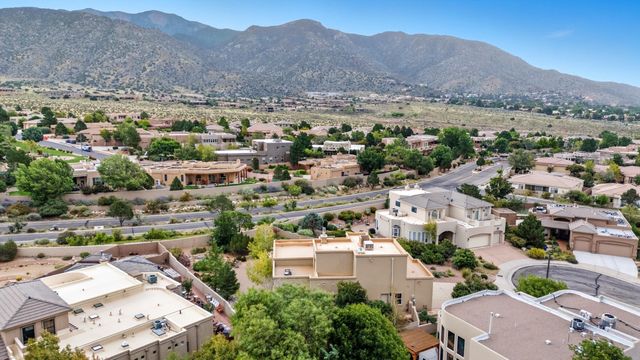 5604 MARIOLA Place NE, Albuquerque, NM 87111