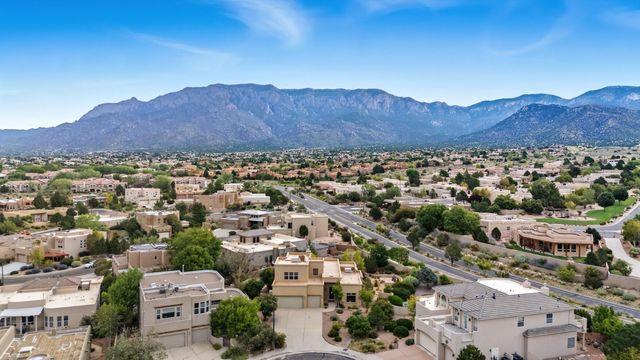 5604 MARIOLA Place NE, Albuquerque, NM 87111