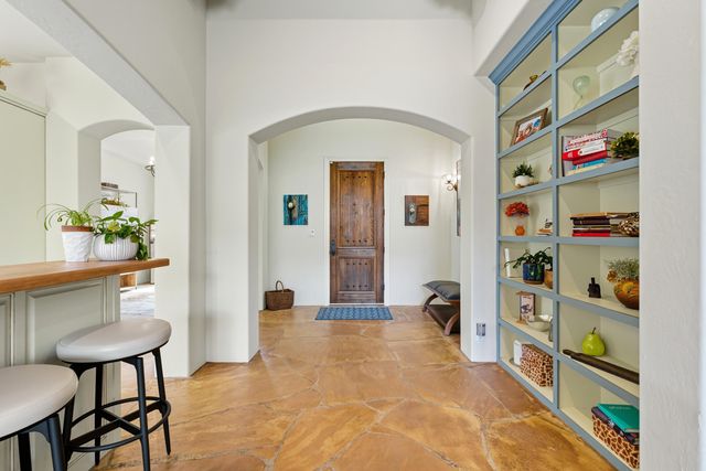 5604 MARIOLA Place NE, Albuquerque, NM 87111