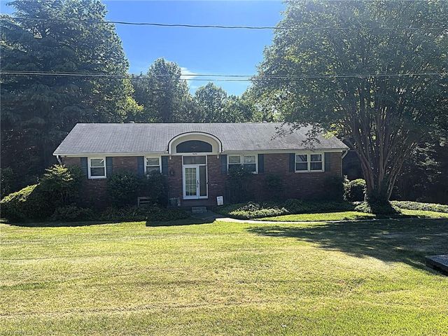 5630 Clinedale Court, Pfafftown, NC 27040