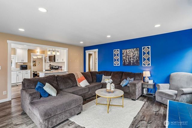 950 SE 4th Avenue, Oak Harbor, WA 98277