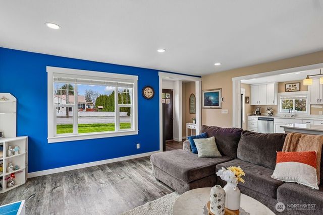 950 SE 4th Avenue, Oak Harbor, WA 98277