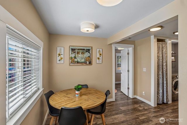 950 SE 4th Avenue, Oak Harbor, WA 98277