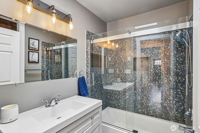 950 SE 4th Avenue, Oak Harbor, WA 98277