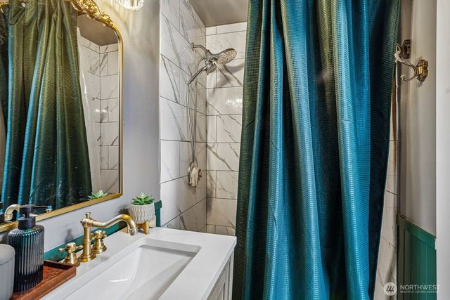 950 SE 4th Avenue, Oak Harbor, WA 98277