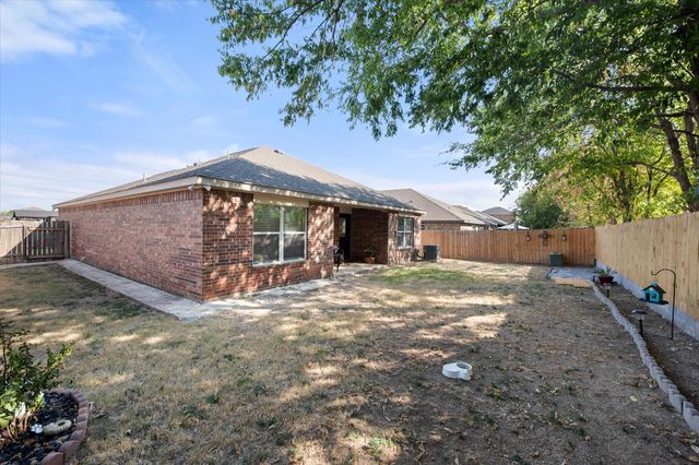 1008 Primrose Drive, Sanger, TX 76266