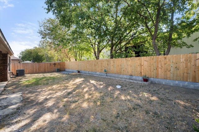 1008 Primrose Drive, Sanger, TX 76266