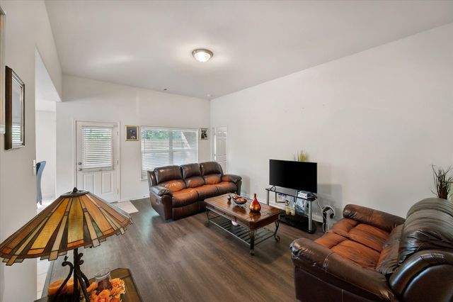 1008 Primrose Drive, Sanger, TX 76266