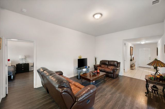 1008 Primrose Drive, Sanger, TX 76266