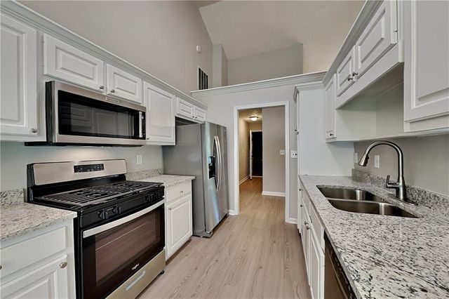 638 Castlebrooke Way, Lawrenceville, GA 30045