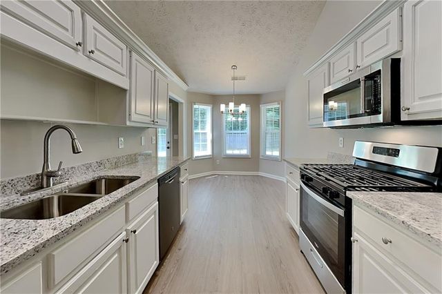 638 Castlebrooke Way, Lawrenceville, GA 30045