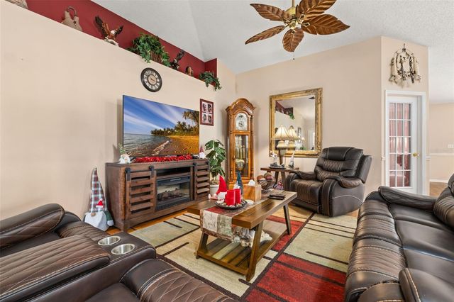 105 CARDIFF AVENUE, Davenport, FL 33897