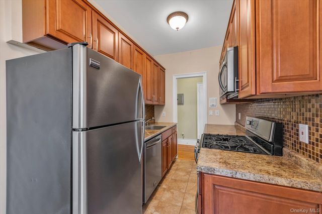 141 Woodmere Boulevard 5H, Woodmere, NY 11598