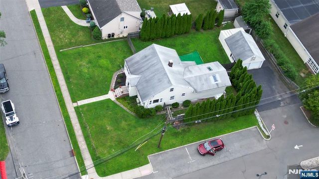 26 Dora Avenue, Waldwick, NJ 07463