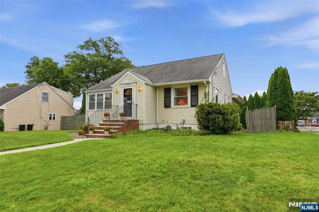 26 Dora Avenue, Waldwick, NJ 07463