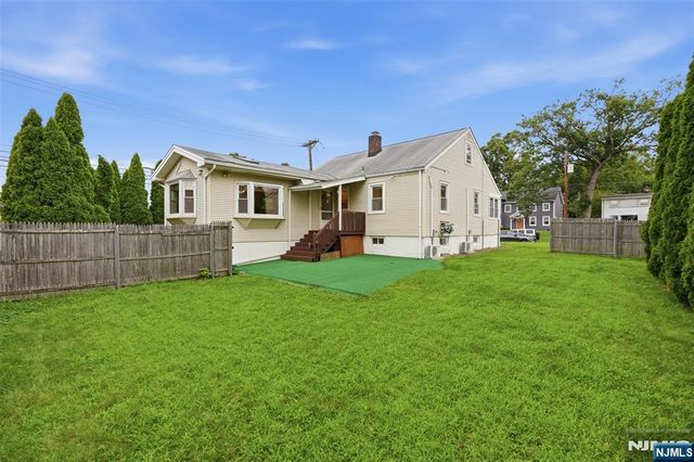 26 Dora Avenue, Waldwick, NJ 07463