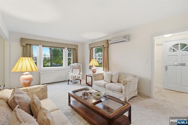 26 Dora Avenue, Waldwick, NJ 07463