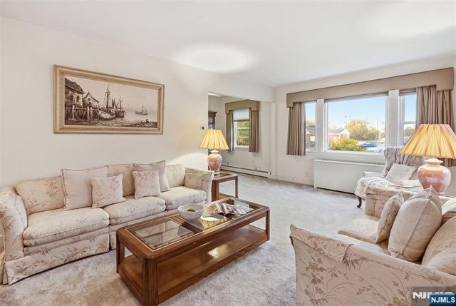 26 Dora Avenue, Waldwick, NJ 07463