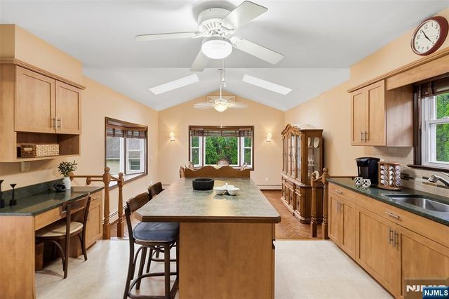 26 Dora Avenue, Waldwick, NJ 07463