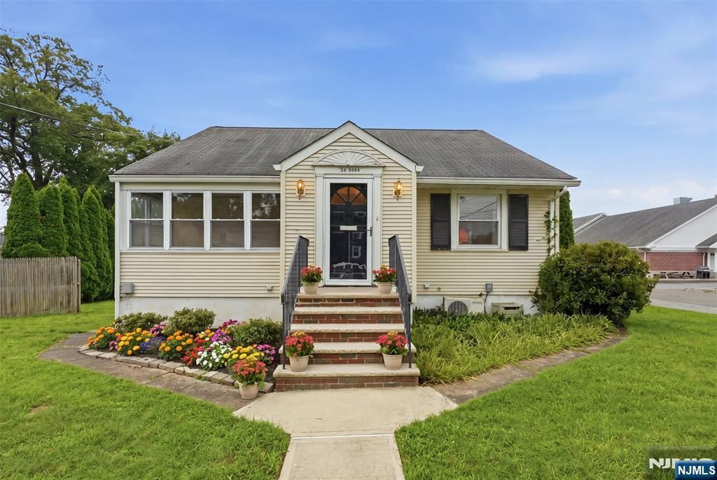 26 Dora Avenue, Waldwick, NJ 07463