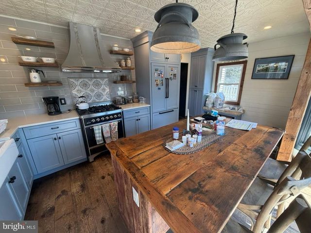 969 N GRANGE AVE, Collegeville, PA 19426