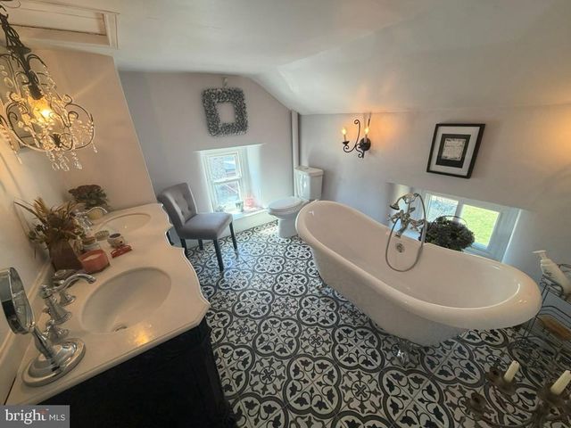 969 N GRANGE AVE, Collegeville, PA 19426