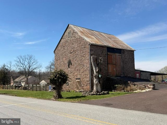 969 N GRANGE AVE, Collegeville, PA 19426