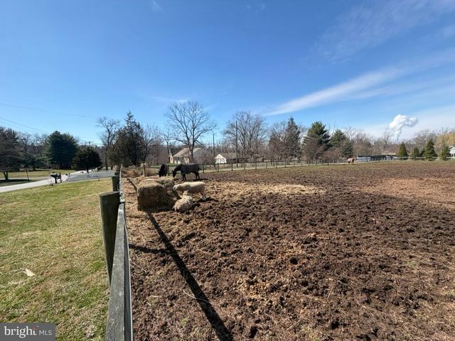 969 N GRANGE AVE, Collegeville, PA 19426