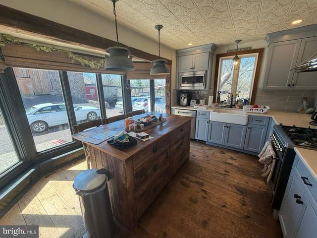 969 N GRANGE AVE, Collegeville, PA 19426