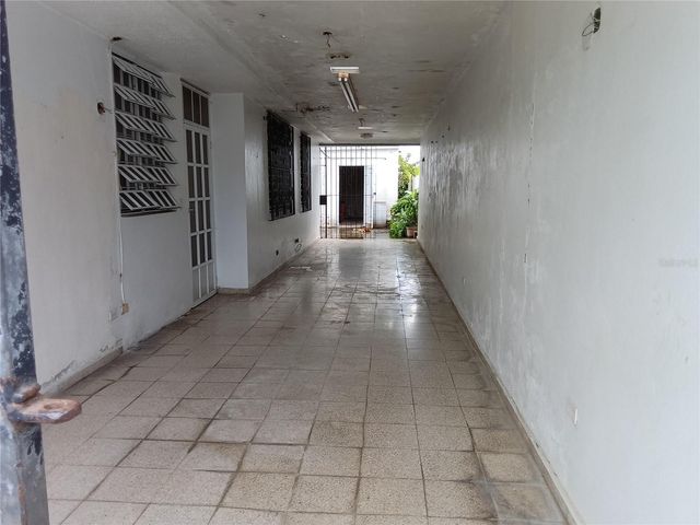 Calle 87 VILLA CAROLINA 77-27, Carolina, PR 00985