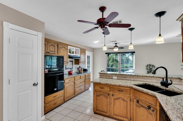 402 Seneca Drive, Waxahachie, TX 75165