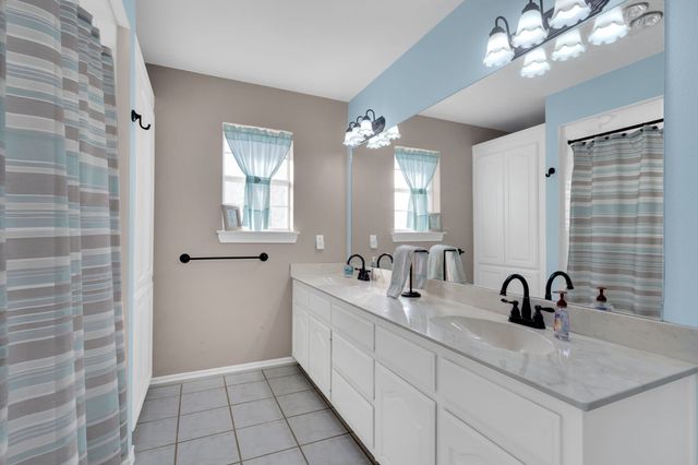 402 Seneca Drive, Waxahachie, TX 75165