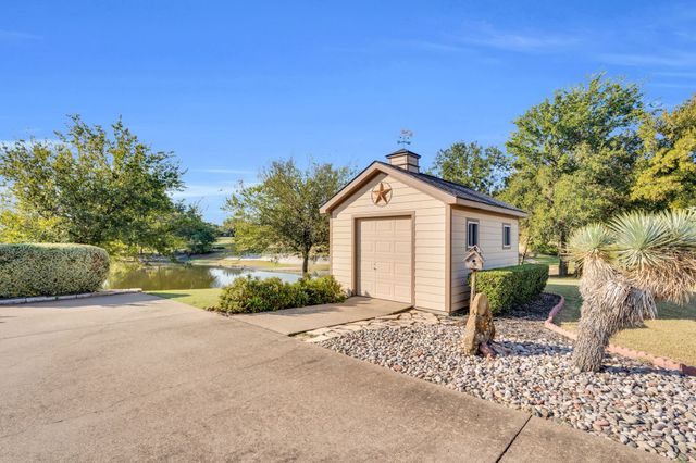 402 Seneca Drive, Waxahachie, TX 75165