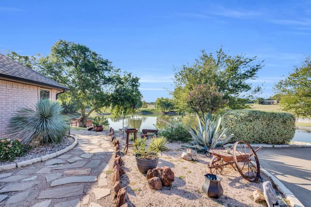 402 Seneca Drive, Waxahachie, TX 75165