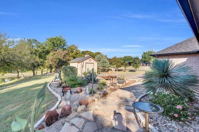 402 Seneca Drive, Waxahachie, TX 75165