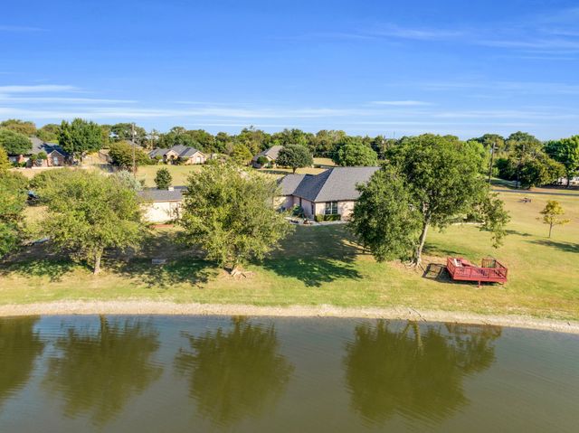 402 Seneca Drive, Waxahachie, TX 75165
