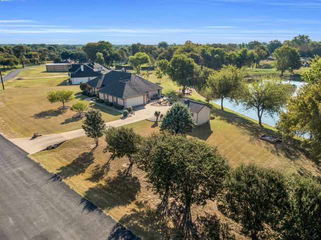 402 Seneca Drive, Waxahachie, TX 75165